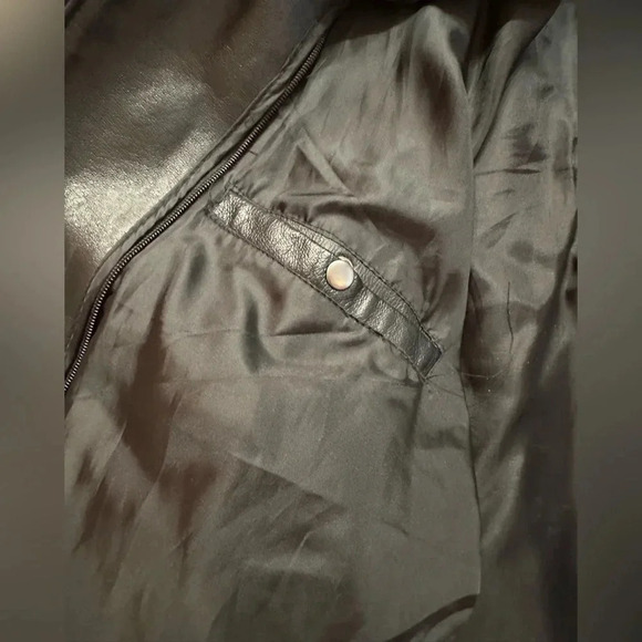 WILSON LEATHER ~ Men’s black leather mid-length coat excellent condition size L - Picture 9 of 10